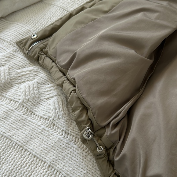 Elodie puffer oversized vest tag says size XS but fits to medium - Picture 10 of 13